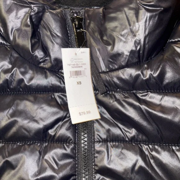 GAP Women’s black cold control puffer jacket - Picture 2 of 3